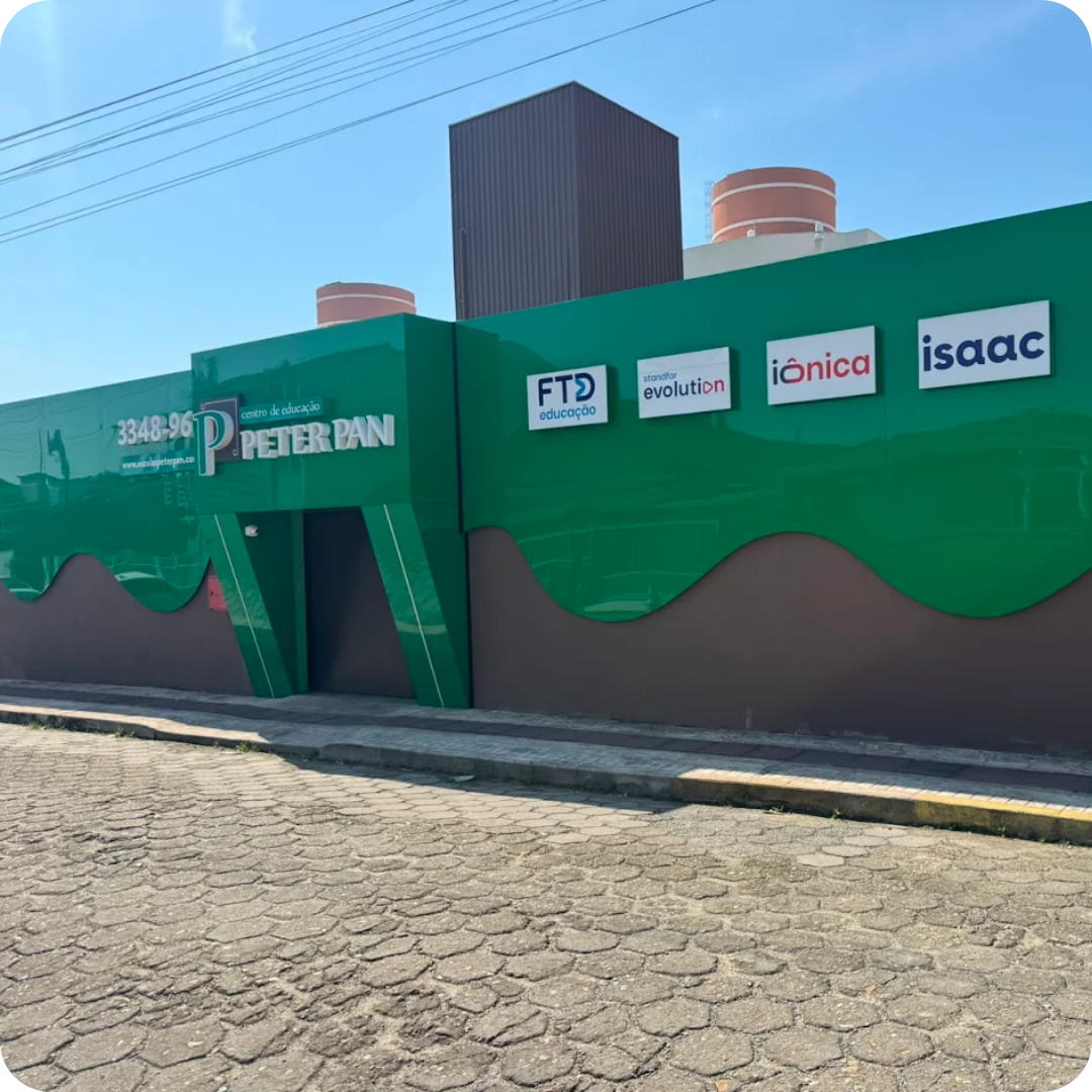Fachada da unidade Penha das Escolas Peter Pan
